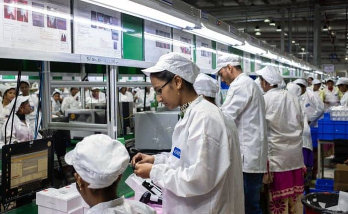Foxconn reports chip shortage, expects ten percent less output of goods
